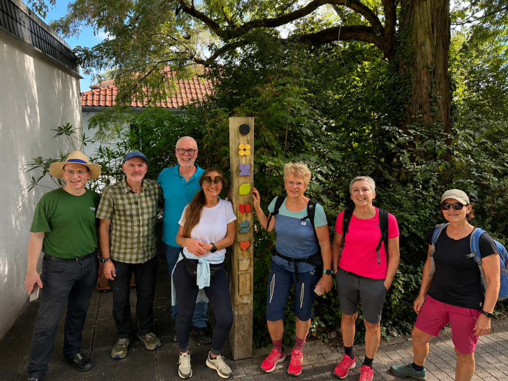 Gruppe von Wandernden am OberhessenSteig im Rahmen der Landesgartenschau Oberhessen 2027