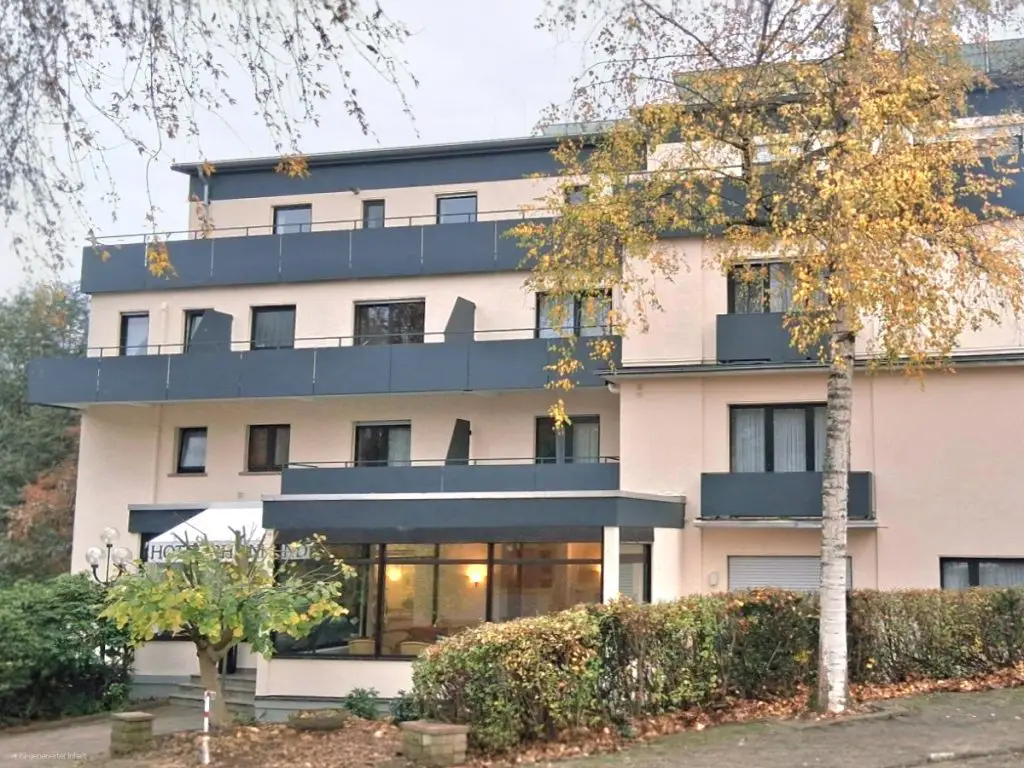 Hotel Rheinland in Bad Orb mit moderner Außenansicht und Eingangsbereich
