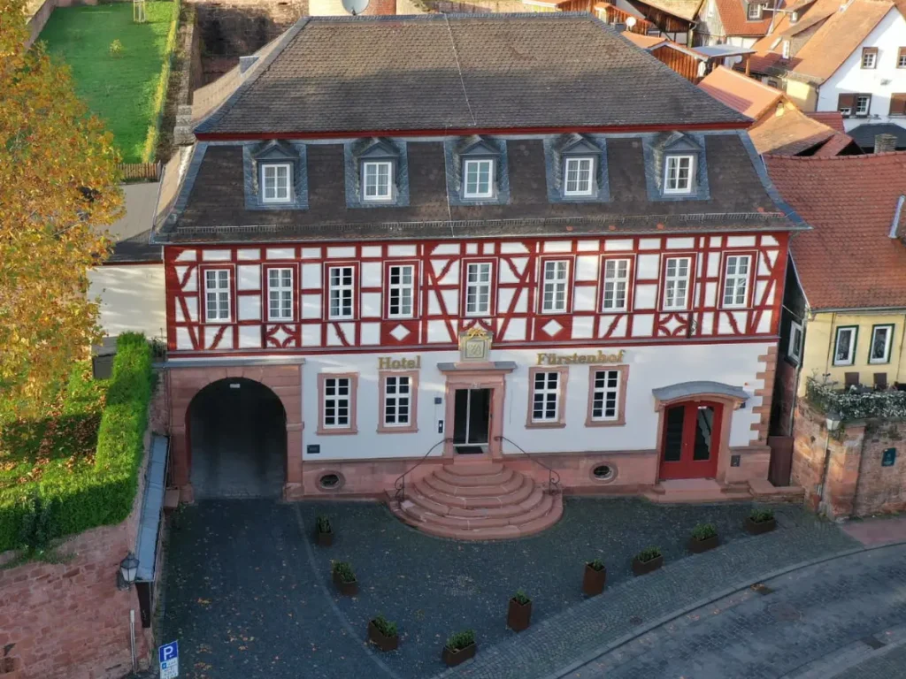 Hotel Fürstenhof in Büdingen mit historischer Fachwerkfassade in der Altstadt