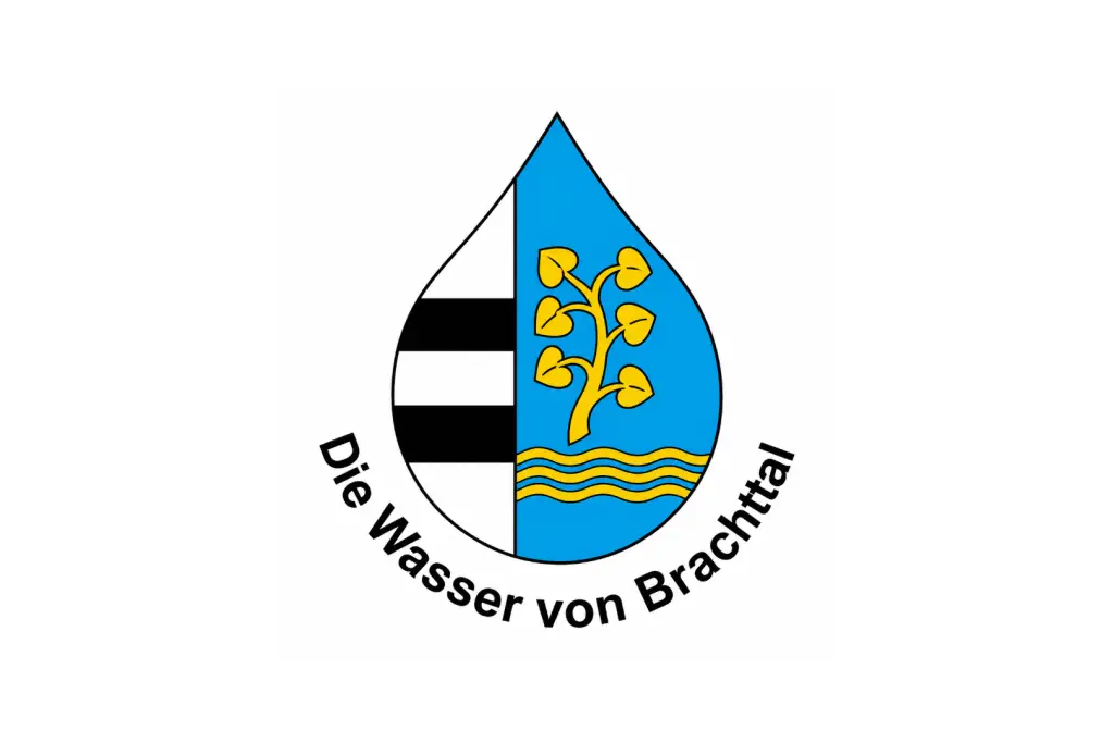 Logo „Die Wasser von Brachttal“ mit stilisiertem Wassertropfen und Gemeindewappen.